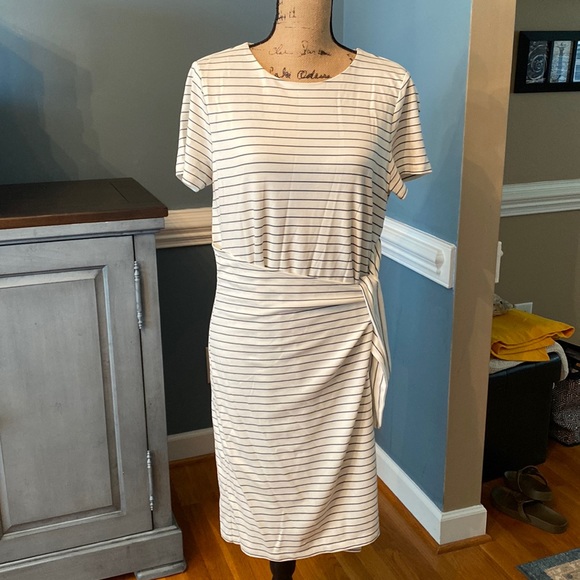 Ann Taylor Dresses & Skirts - Ann Taylor faux wrap dress